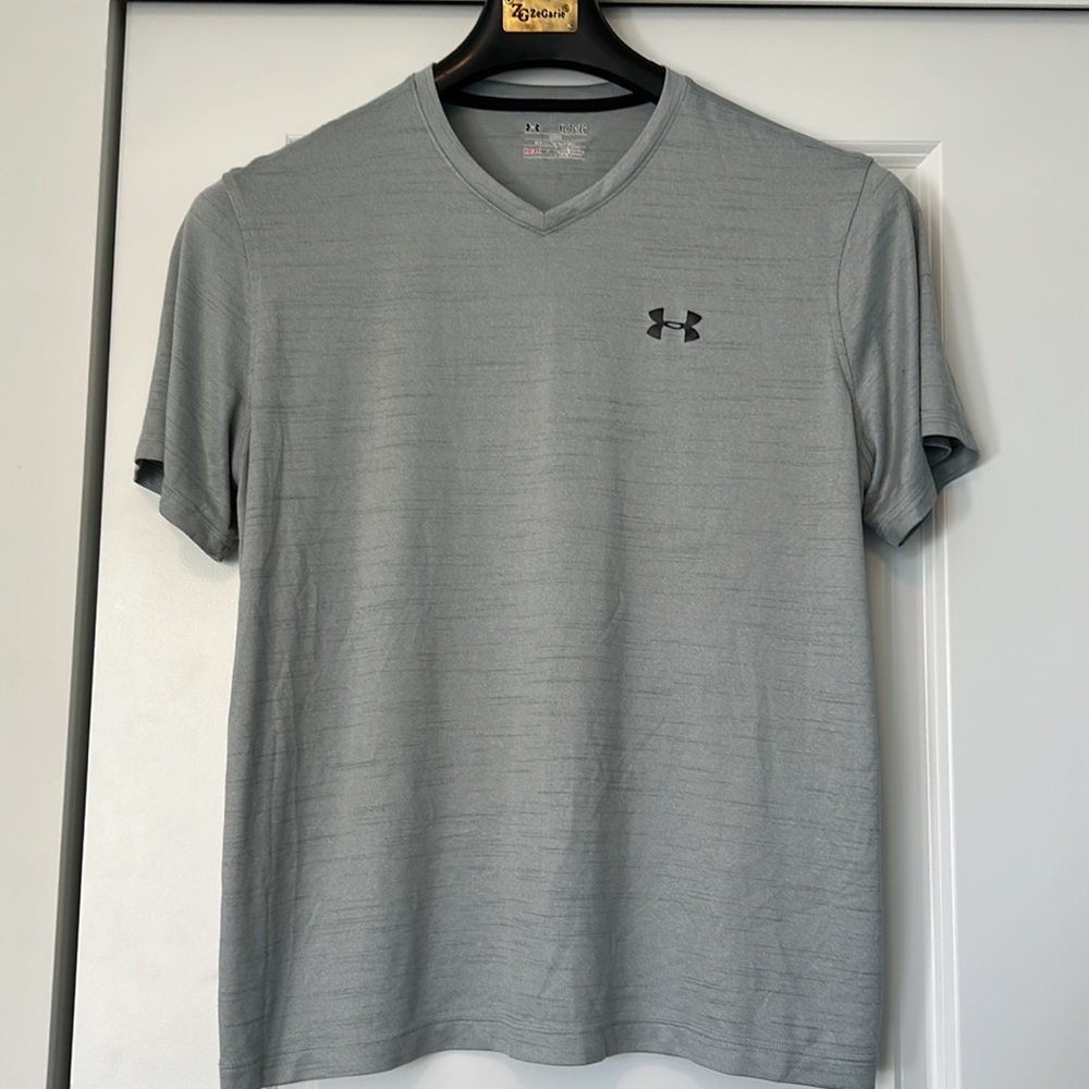 Under armour XL loose v neck
